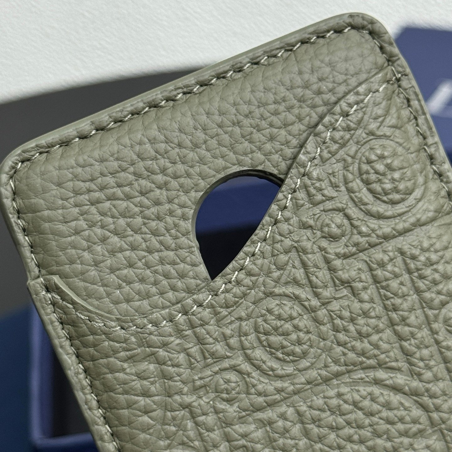 Printed effect on cowhide, Saddle magnetic card holder Original embossed leather for MagSafe mobile phone case. - Image 2