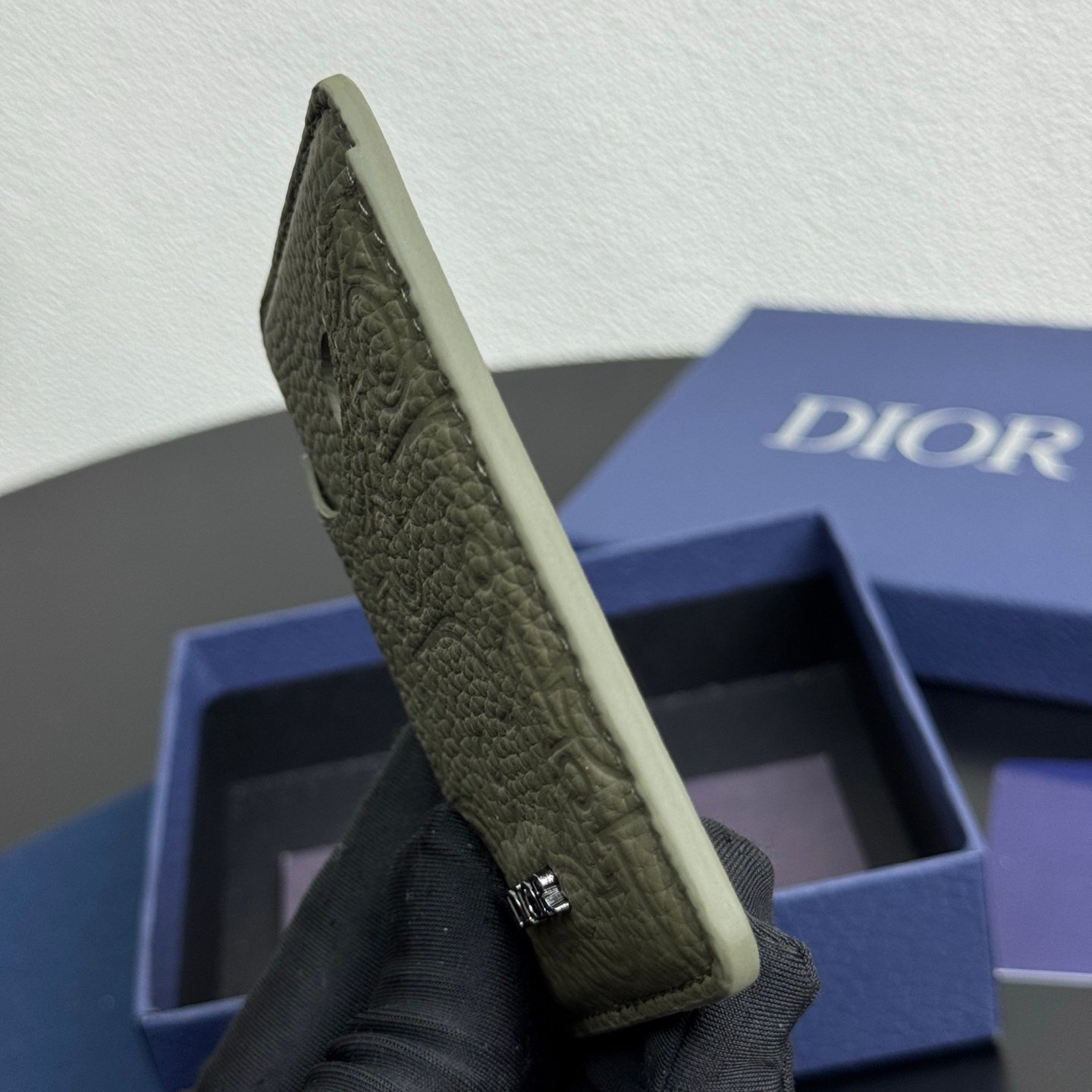 Printed effect on cowhide, Saddle magnetic card holder Original embossed leather for MagSafe mobile phone case. - Image 8