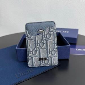 Printed effect on cowhide, Saddle magnetic card holder Original embossed leather for MagSafe mobile phone case.