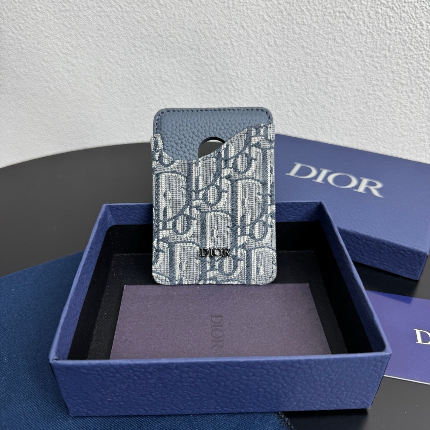 Printed effect on cowhide, Saddle magnetic card holder Original embossed leather for MagSafe mobile phone case. - Image 4