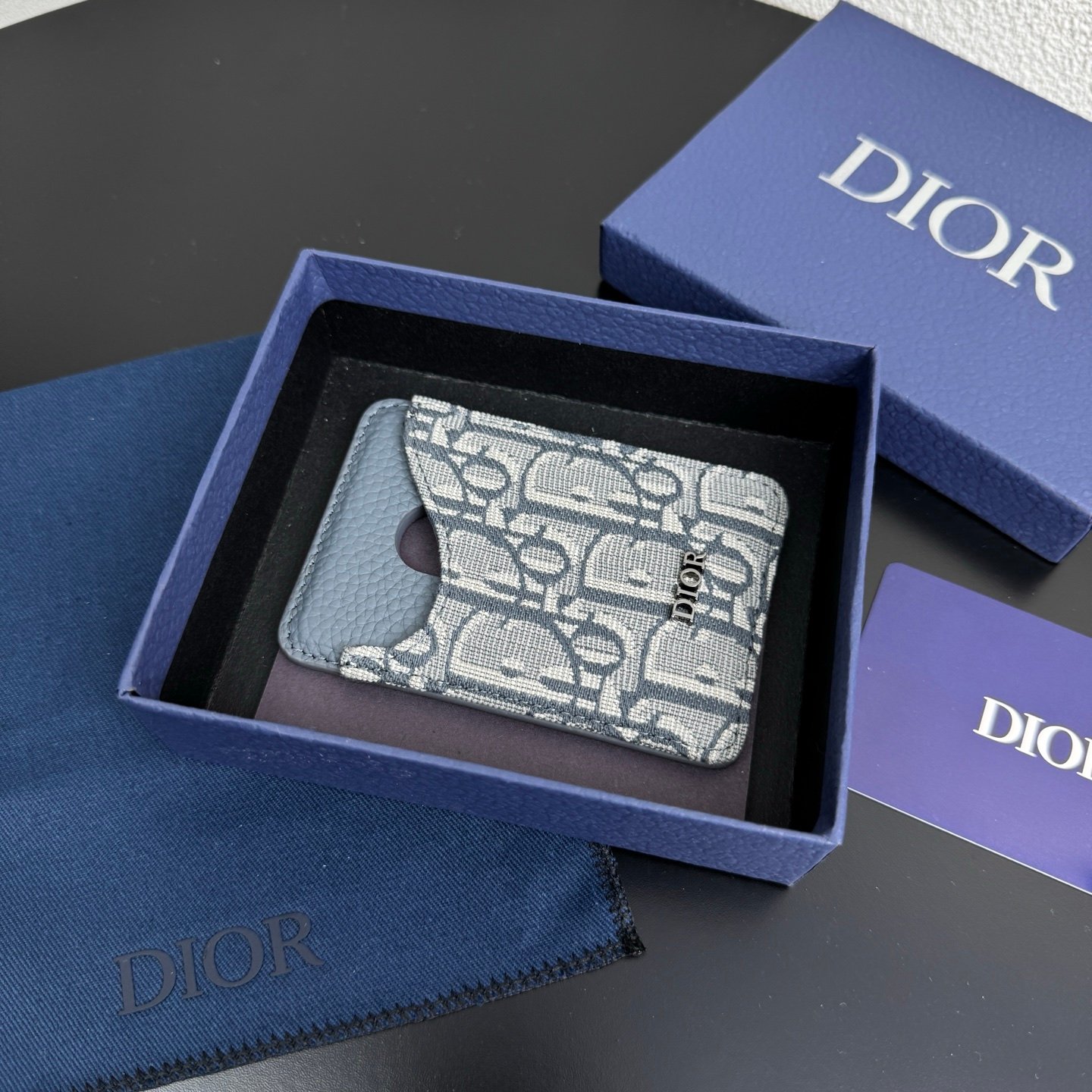 Printed effect on cowhide, Saddle magnetic card holder Original embossed leather for MagSafe mobile phone case. - Image 8