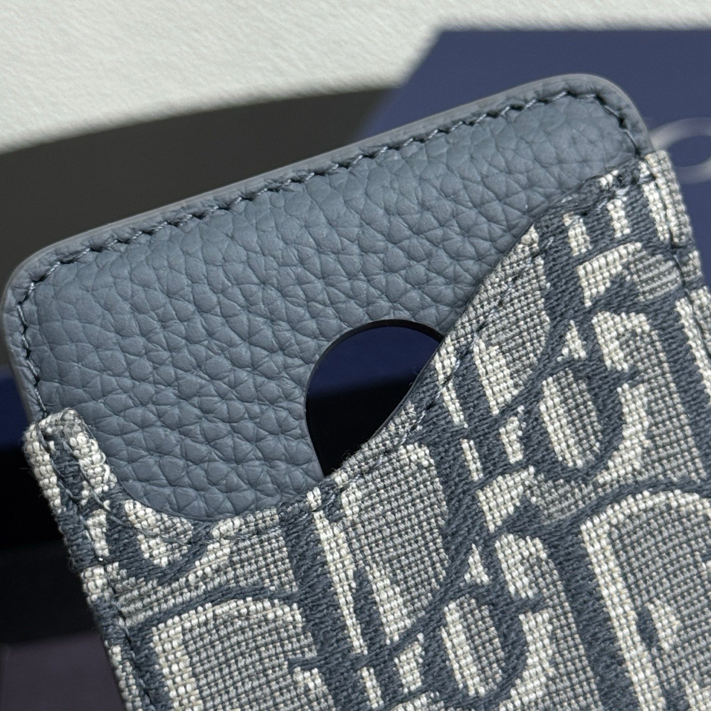 Printed effect on cowhide, Saddle magnetic card holder Original embossed leather for MagSafe mobile phone case. - Image 5