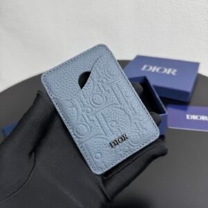 Saddle magnetic card holder Original embossed leather for MagSafe mobile phone case.