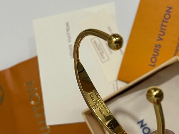 High quality 18K thick gold plated stainless steel material Women's Bracelet. - Image 3