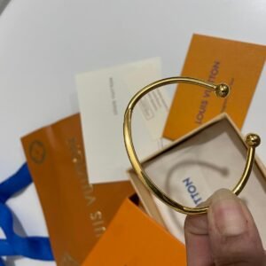 Alternative view of High quality 18K thick gold plated stainless steel material Women's Bracelet.
