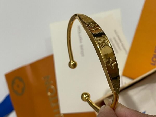High quality 18K thick gold plated stainless steel material Women's Bracelet. - Image 5
