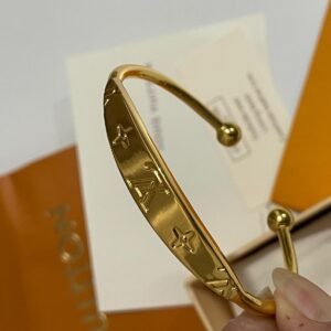 High quality 18K thick gold plated stainless steel material Women's Bracelet.