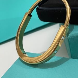 Alternative view of U Shaped Lock Bracelet High Quality gold-plated Titanium Steel.