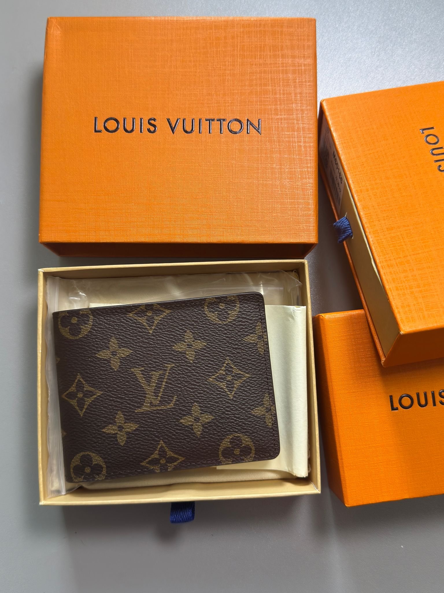 Original Cowhide Leather Multiple Wallet Monogram canvas.