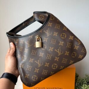 Alternative view of The Drop PM signature with black leather trims and padlock in a gold-toned finish.