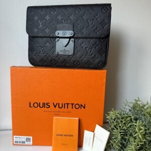 Monogram-embossed cowhide leather S lock Black A4 pouch.