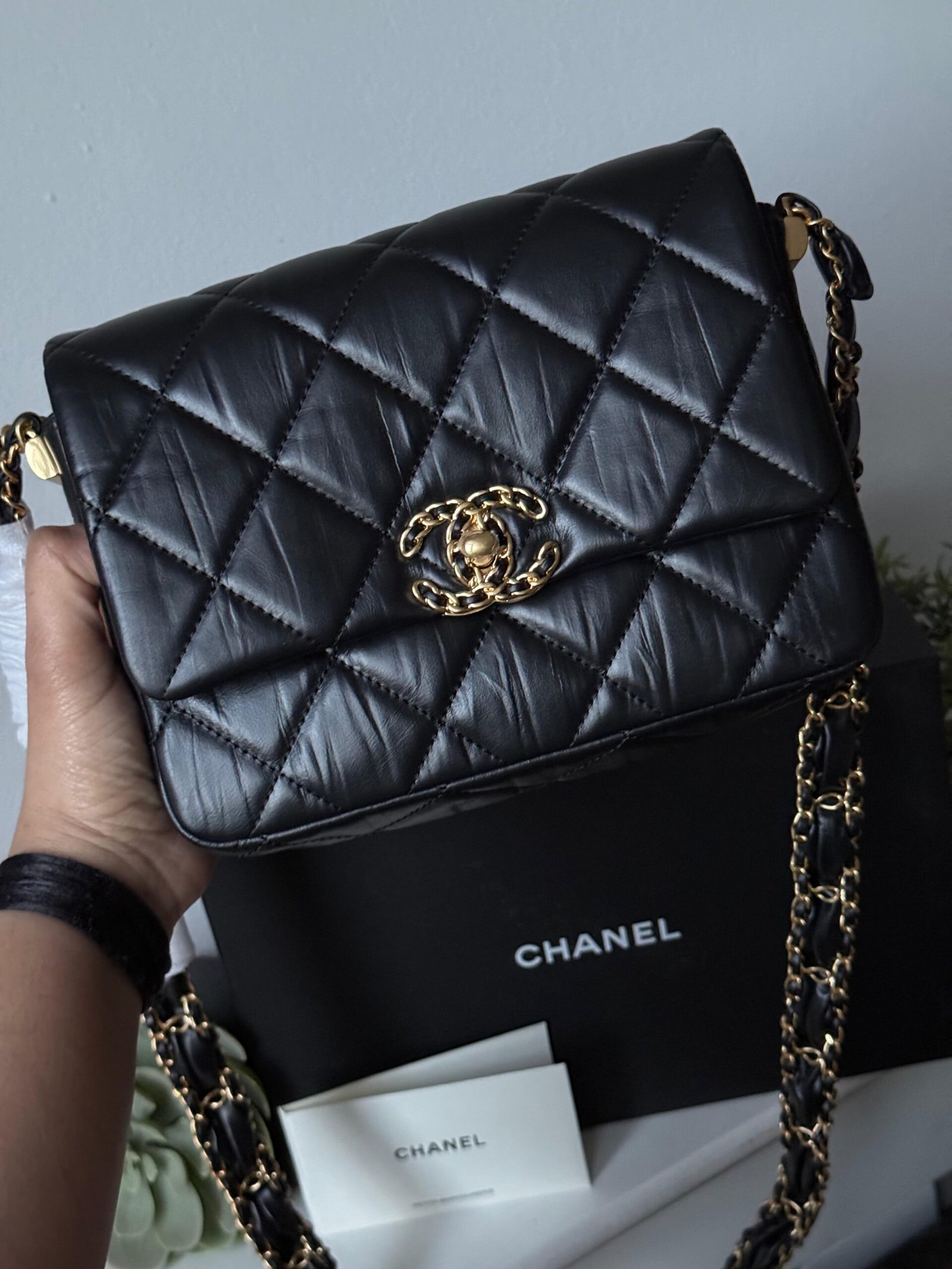 Genuine quality Black smooth grain lambskin leather, gold hardware shoulder Bag. - Image 2