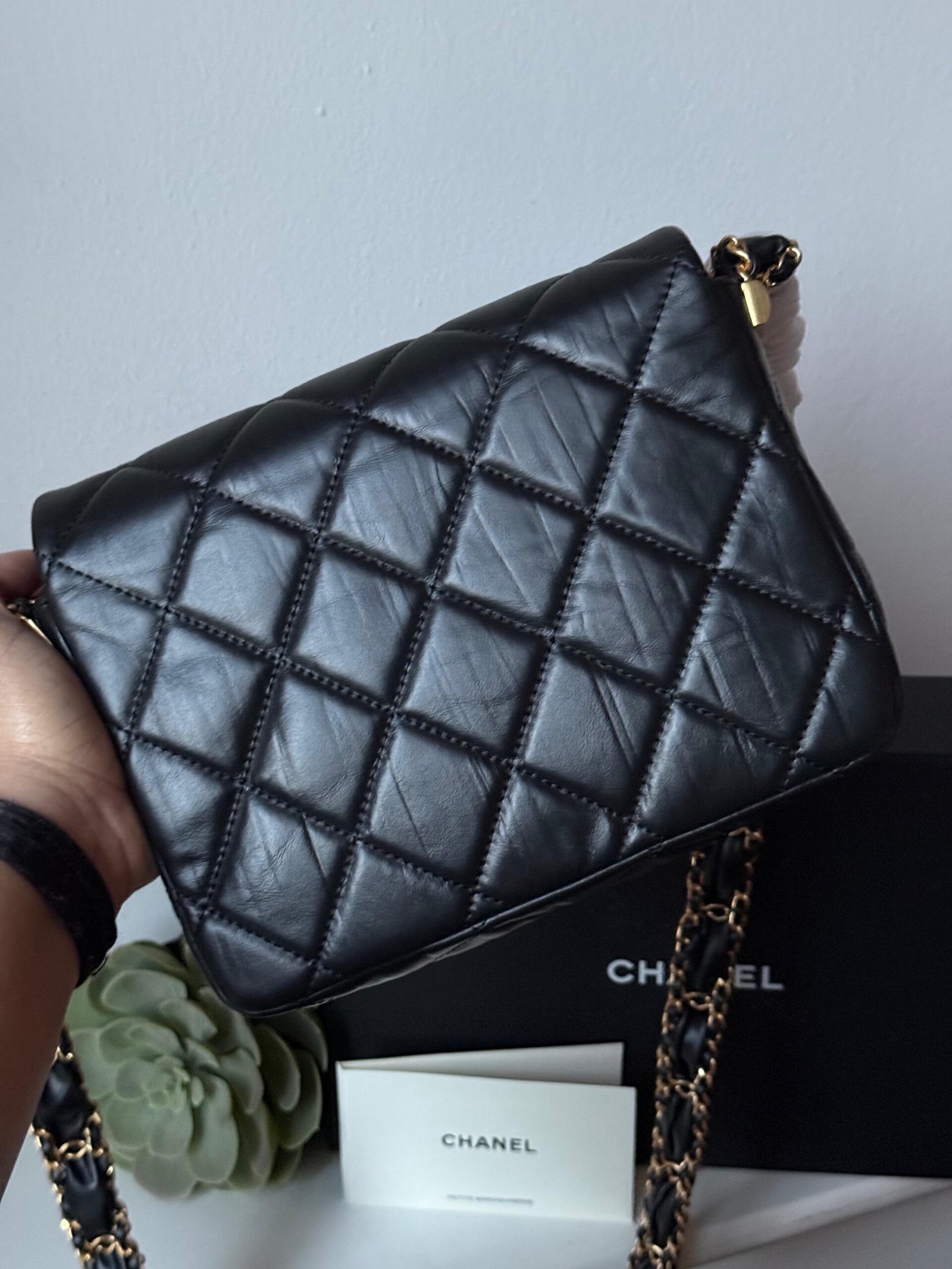 Genuine quality Black smooth grain lambskin leather, gold hardware shoulder Bag. - Image 5