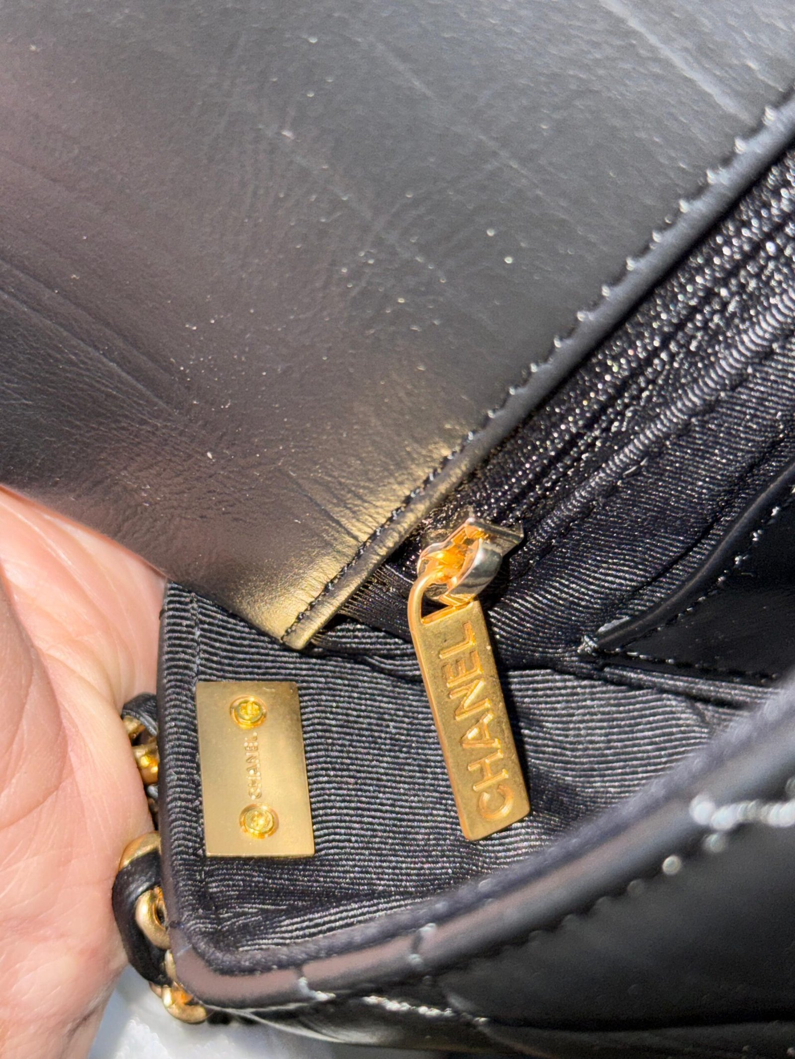 Genuine quality Black smooth grain lambskin leather, gold hardware shoulder Bag. - Image 10