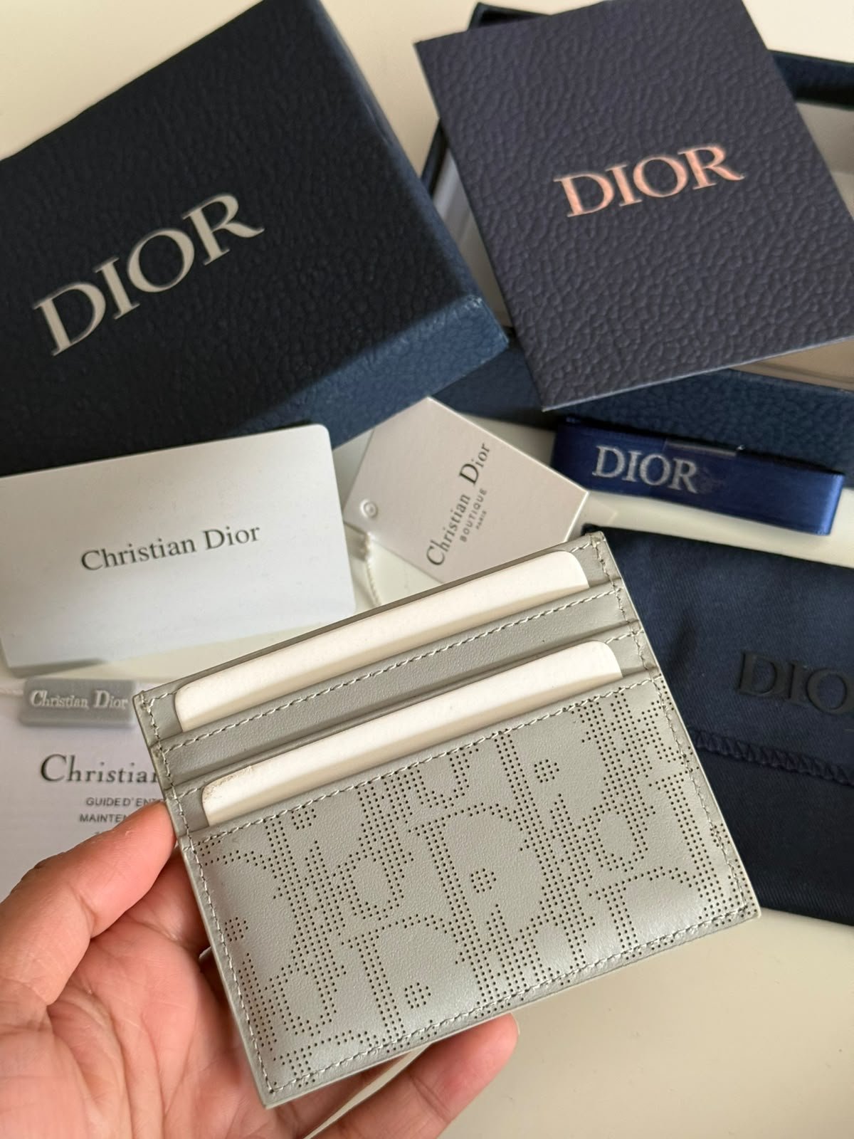 Oblique Jacquard (6 Slot) Card Holder Gray grained calfskin. - Image 2