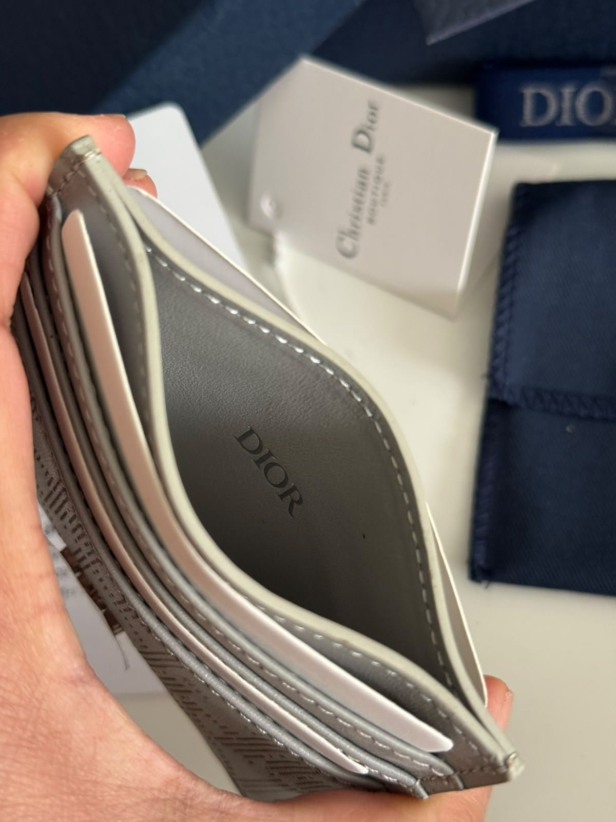 Oblique Jacquard (6 Slot) Card Holder Gray grained calfskin. - Image 3