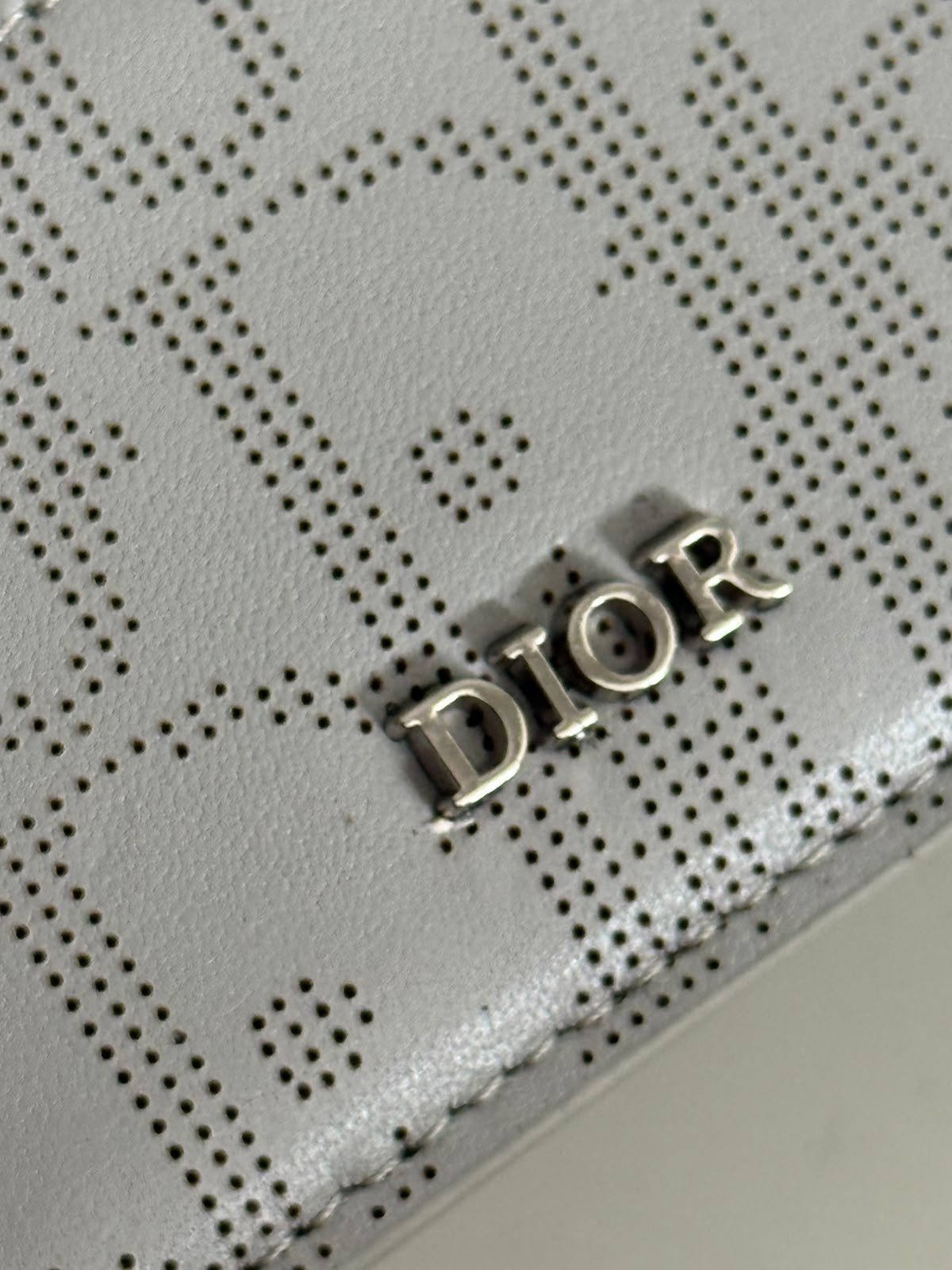 Oblique Jacquard (6 Slot) Card Holder Gray grained calfskin. - Image 5