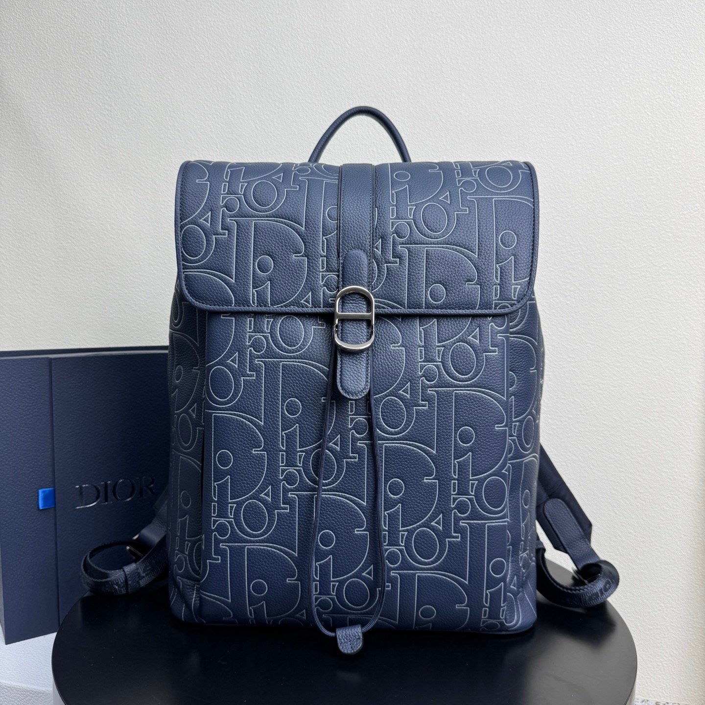 Gravity printed High quality embossed leather Daily flap backpack with magnetic buckle.