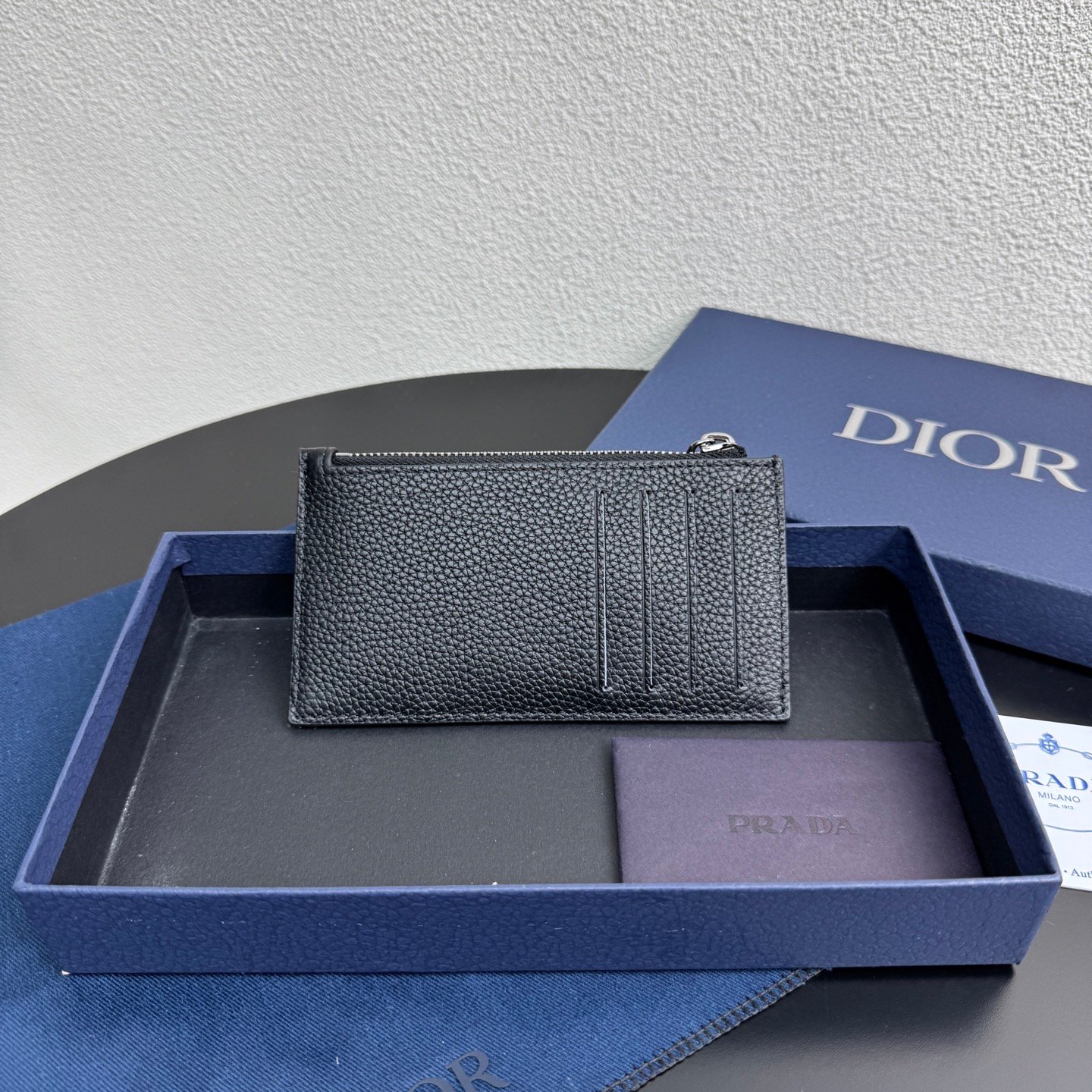 Zipper card holder made of beige and black Oblique printed fabrics and cowhide, 4 card slots. - Image 2