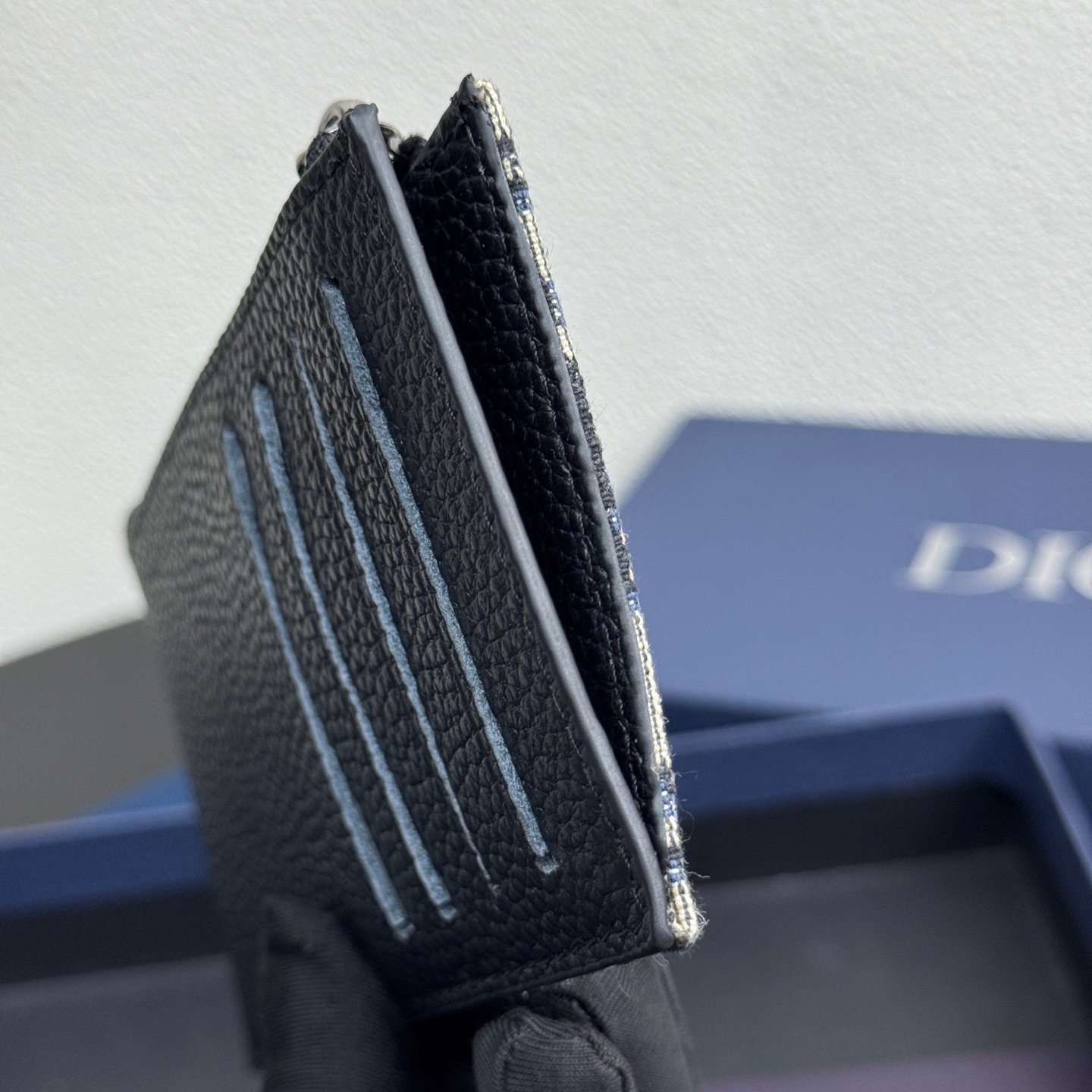 Zipper card holder made of beige and black Oblique printed fabrics and cowhide, 4 card slots. - Image 4