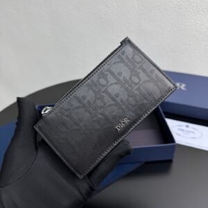 Zipper card holder made of black Gravity printed fabrics and cowhide, 4 card slots.