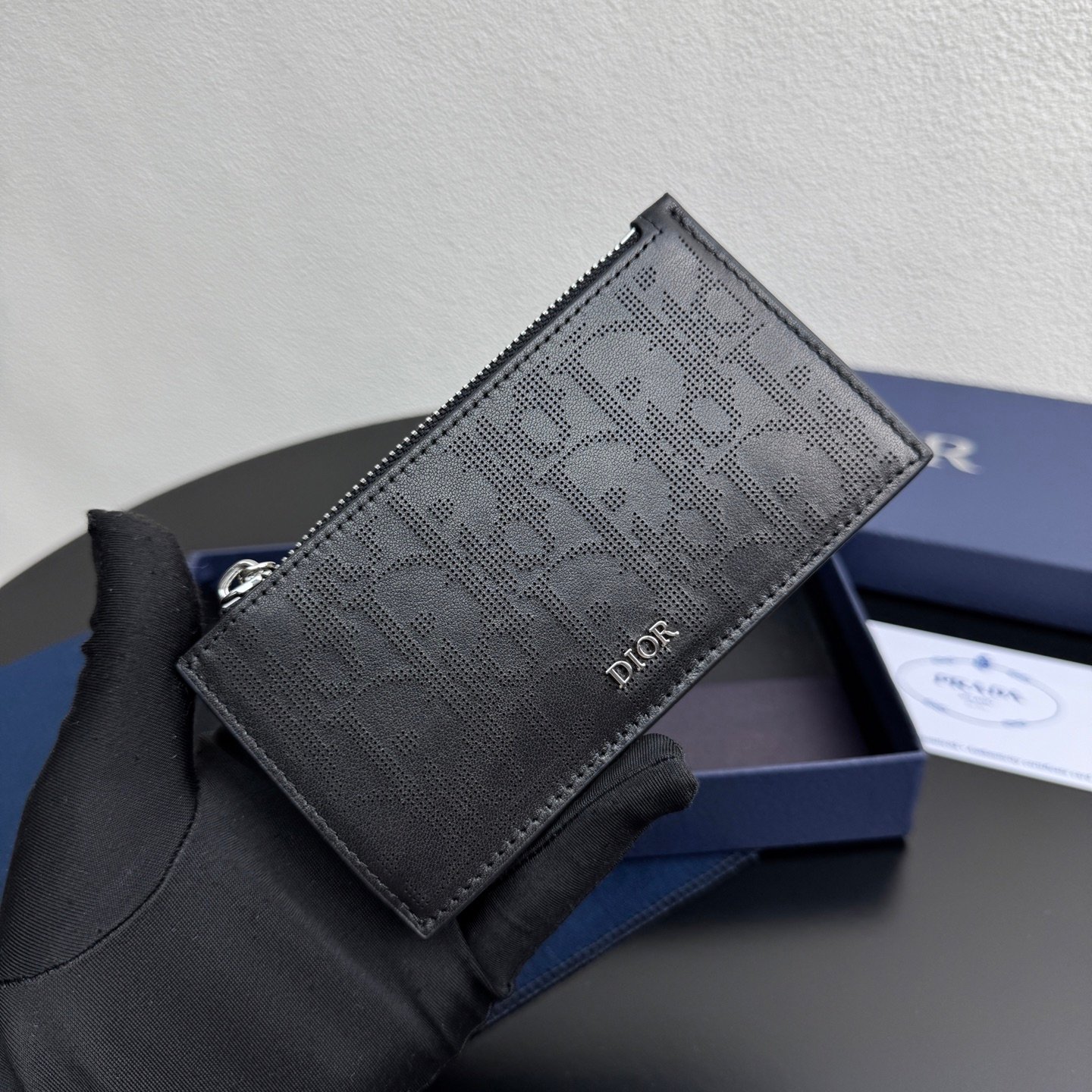 Zipper card holder made of black Gravity printed fabrics and cowhide, 4 card slots.