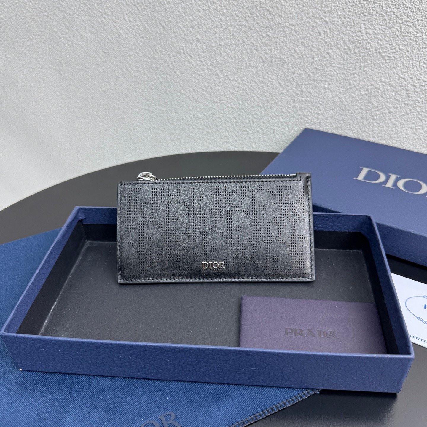 Zipper card holder made of black Gravity printed fabrics and cowhide, 4 card slots. - Image 3