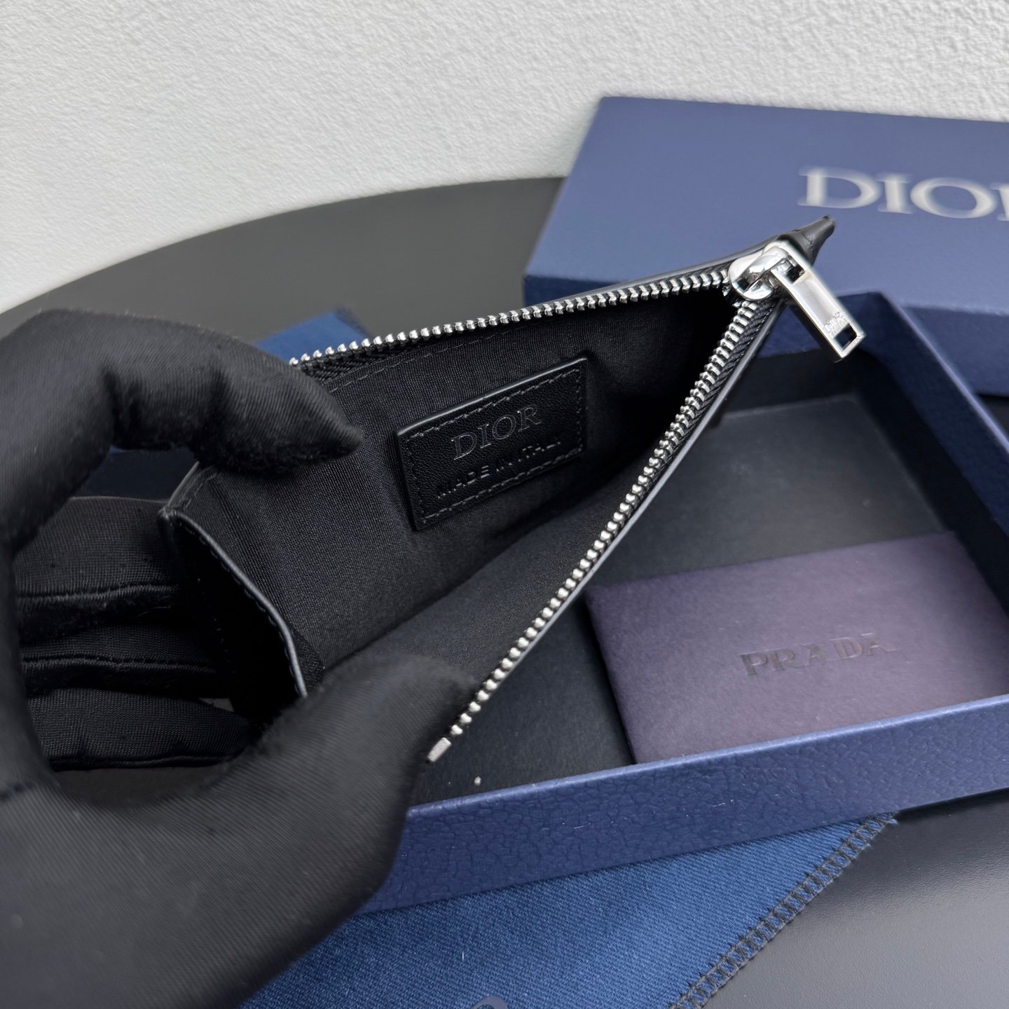 Zipper card holder made of black Gravity printed fabrics and cowhide, 4 card slots. - Image 9