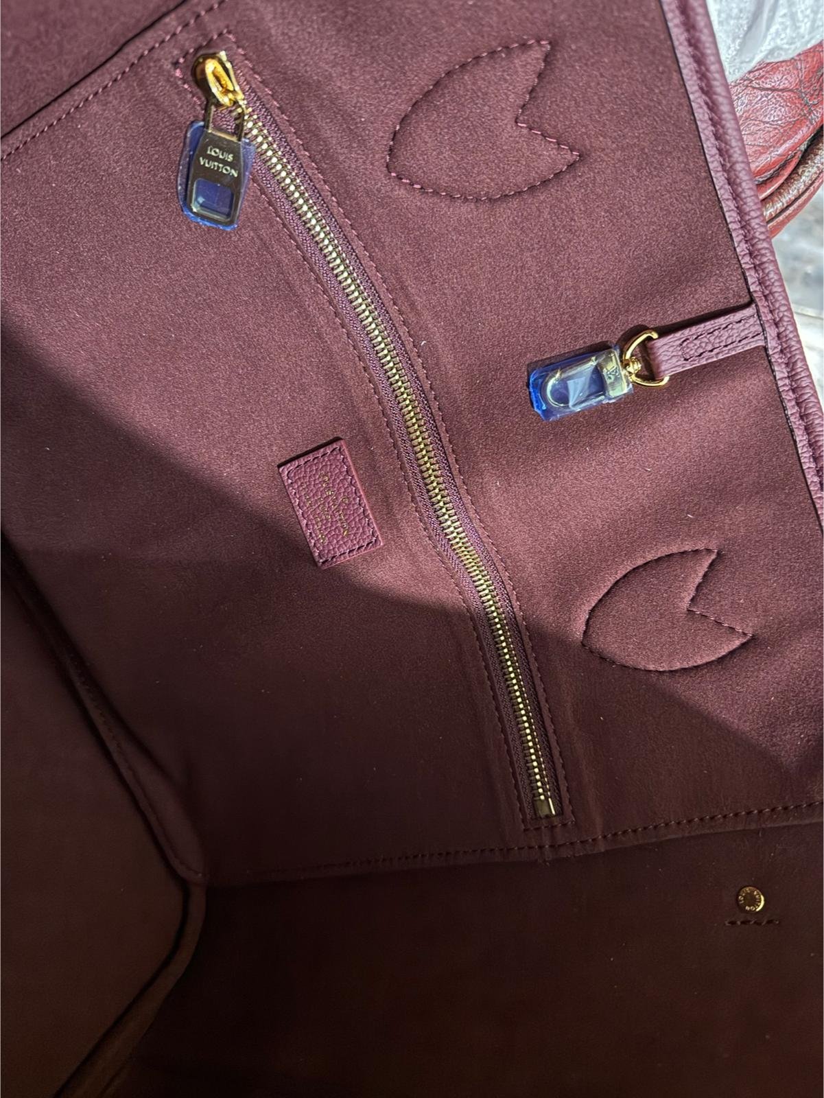 Genuine Leather Neverfull MM Burgundy tote bag with a matching pouch, both featuring embossed monogram pattern. - Image 5