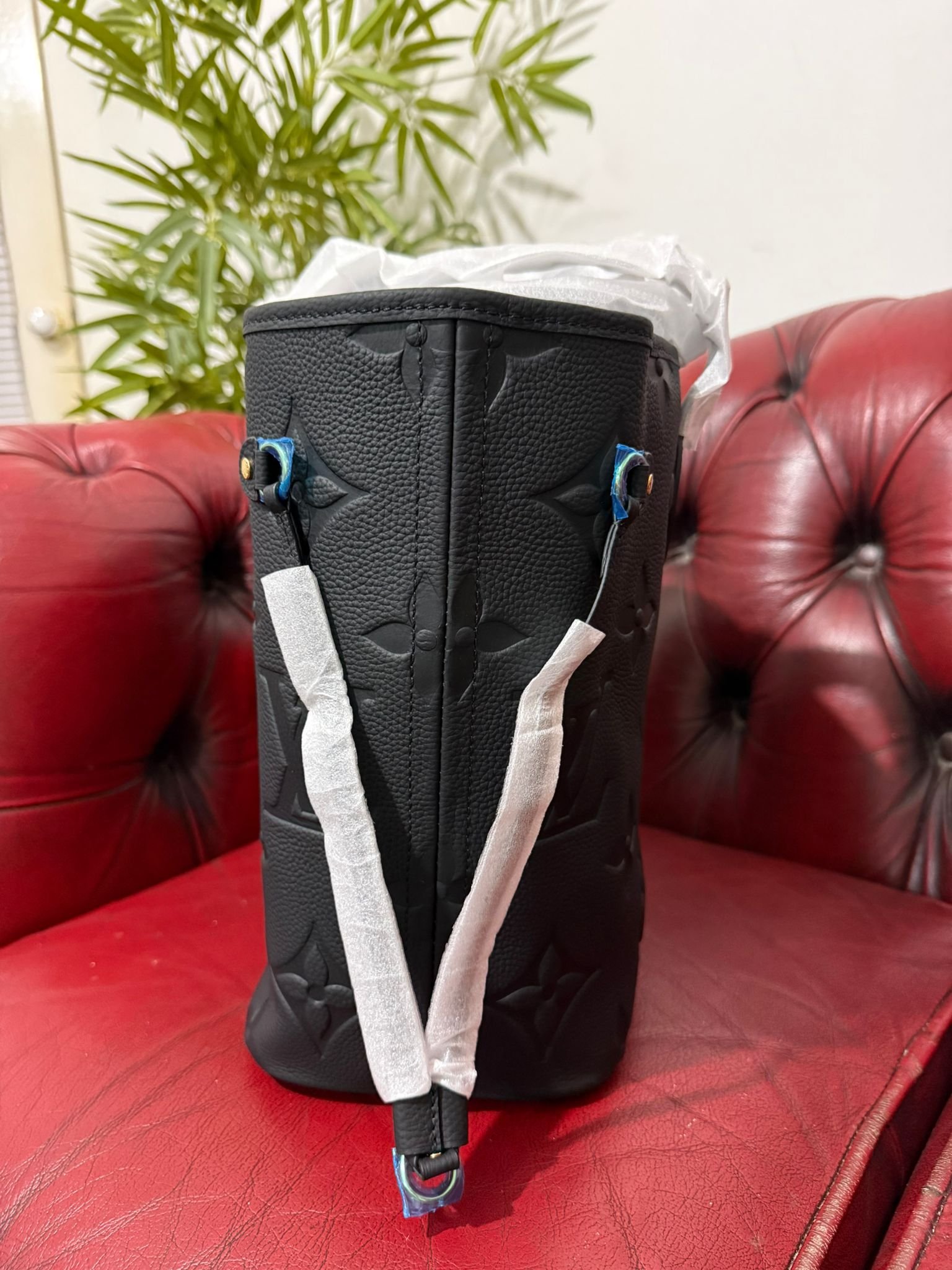 Genuine Leather Neverfull MM Black tote bag with a matching pouch, both featuring embossed monogram pattern. - Image 5