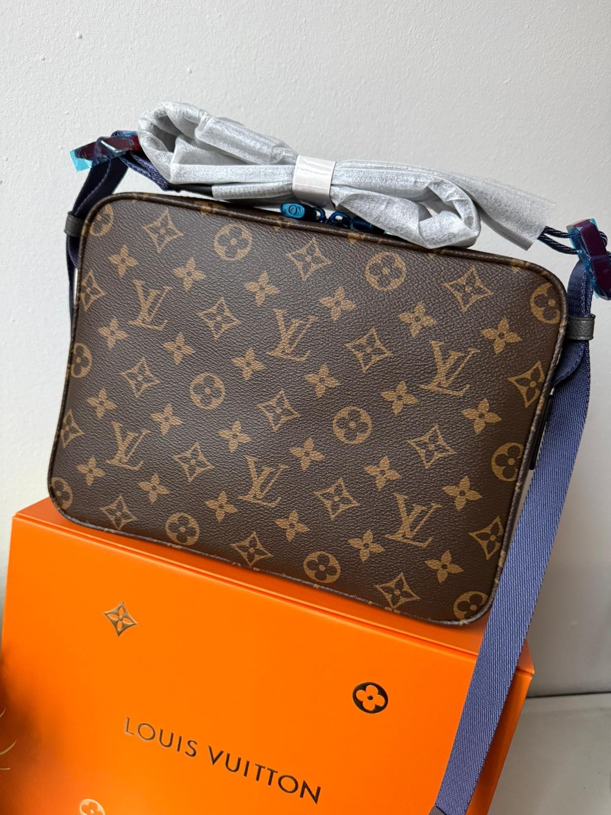 Limited edition Classic brown Monogram canvas compact cross-body bag with blue zip and blue hardware. - Image 4