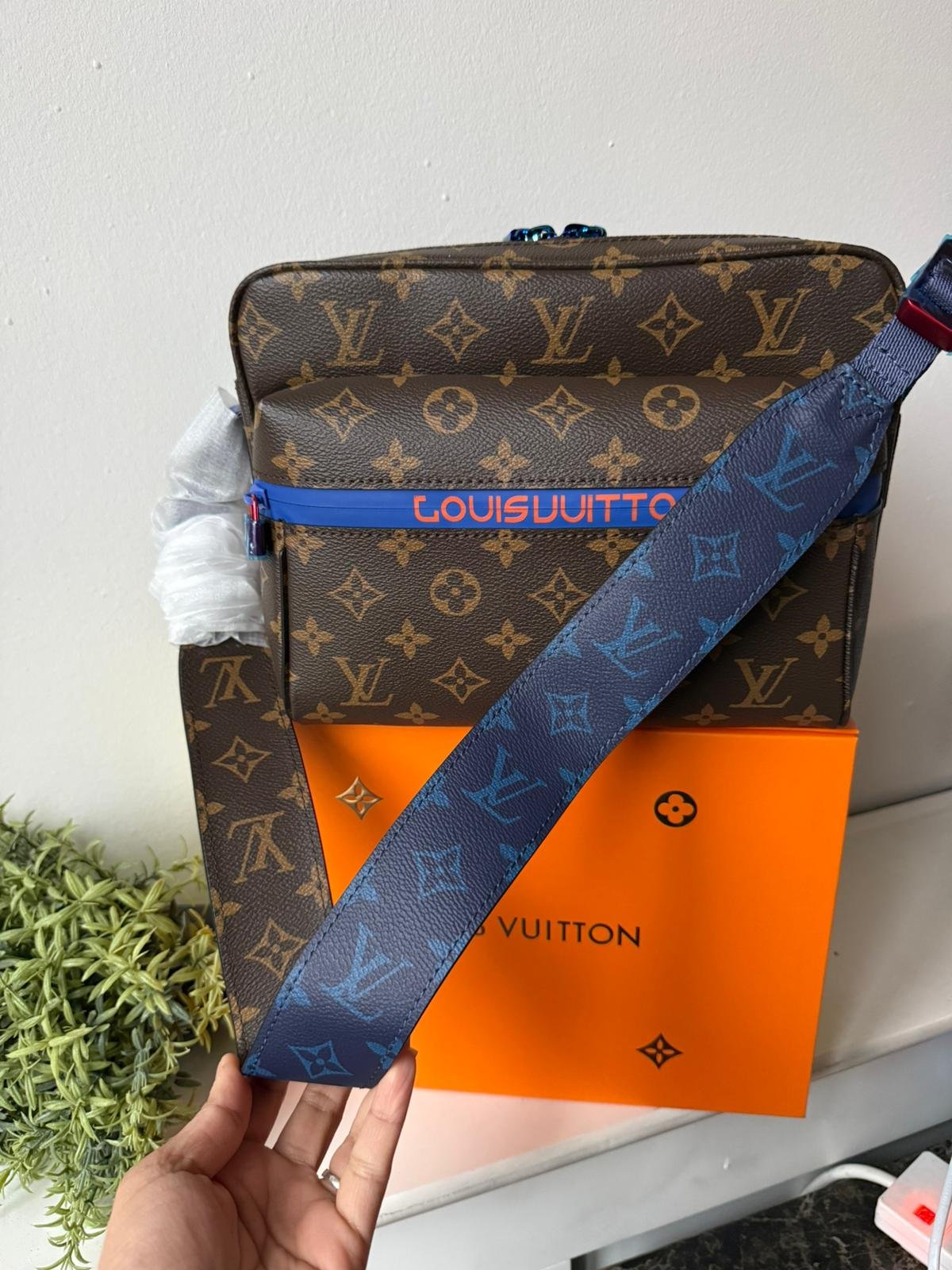 Limited edition Classic brown Monogram canvas compact cross-body bag with blue zip and blue hardware. - Image 5