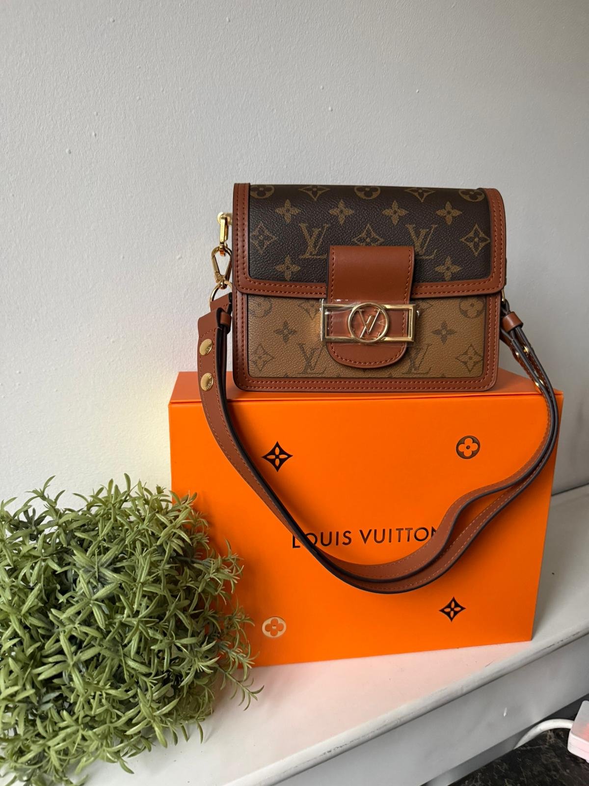 High quality leather Dauphine MM Classic brown Monogram canvas shoulder bag. - Image 4