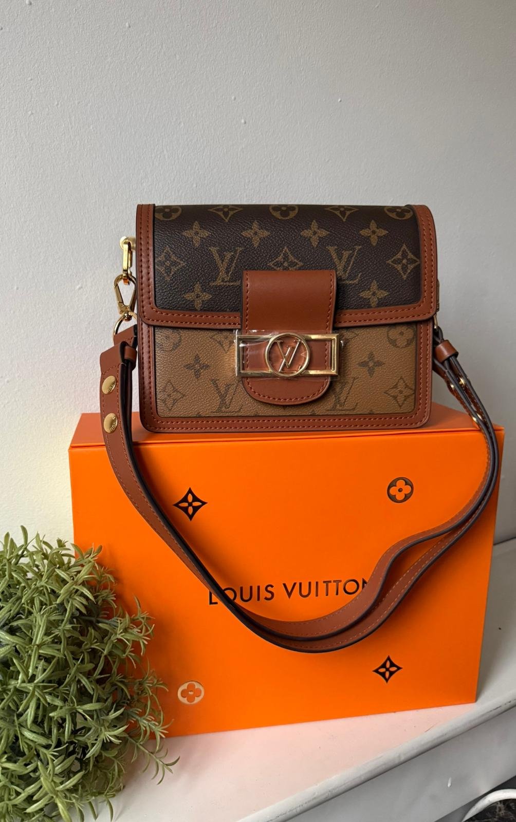 High quality leather Dauphine MM Classic brown Monogram canvas shoulder bag.