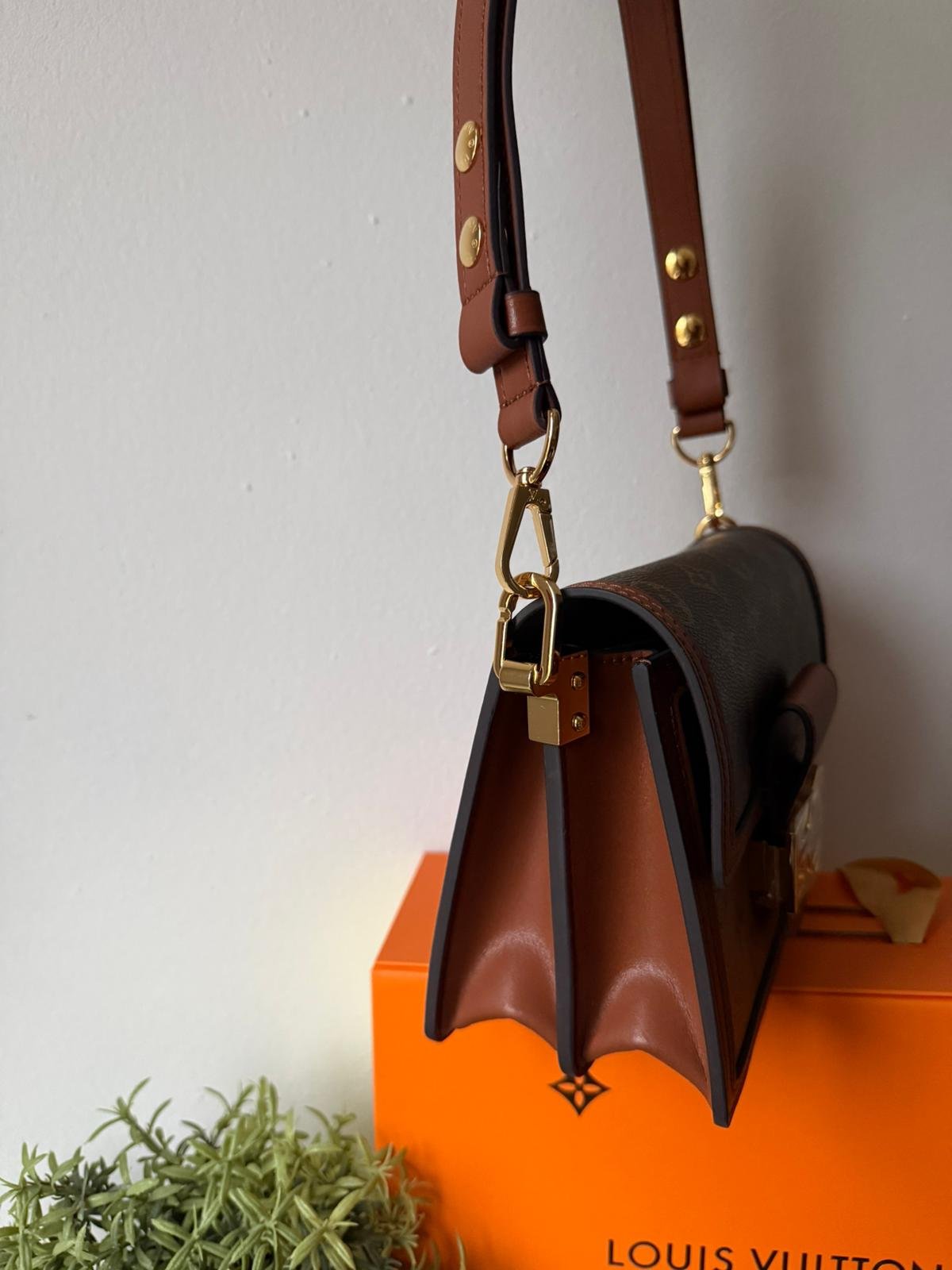 High quality leather Dauphine MM Classic brown Monogram canvas shoulder bag. - Image 3