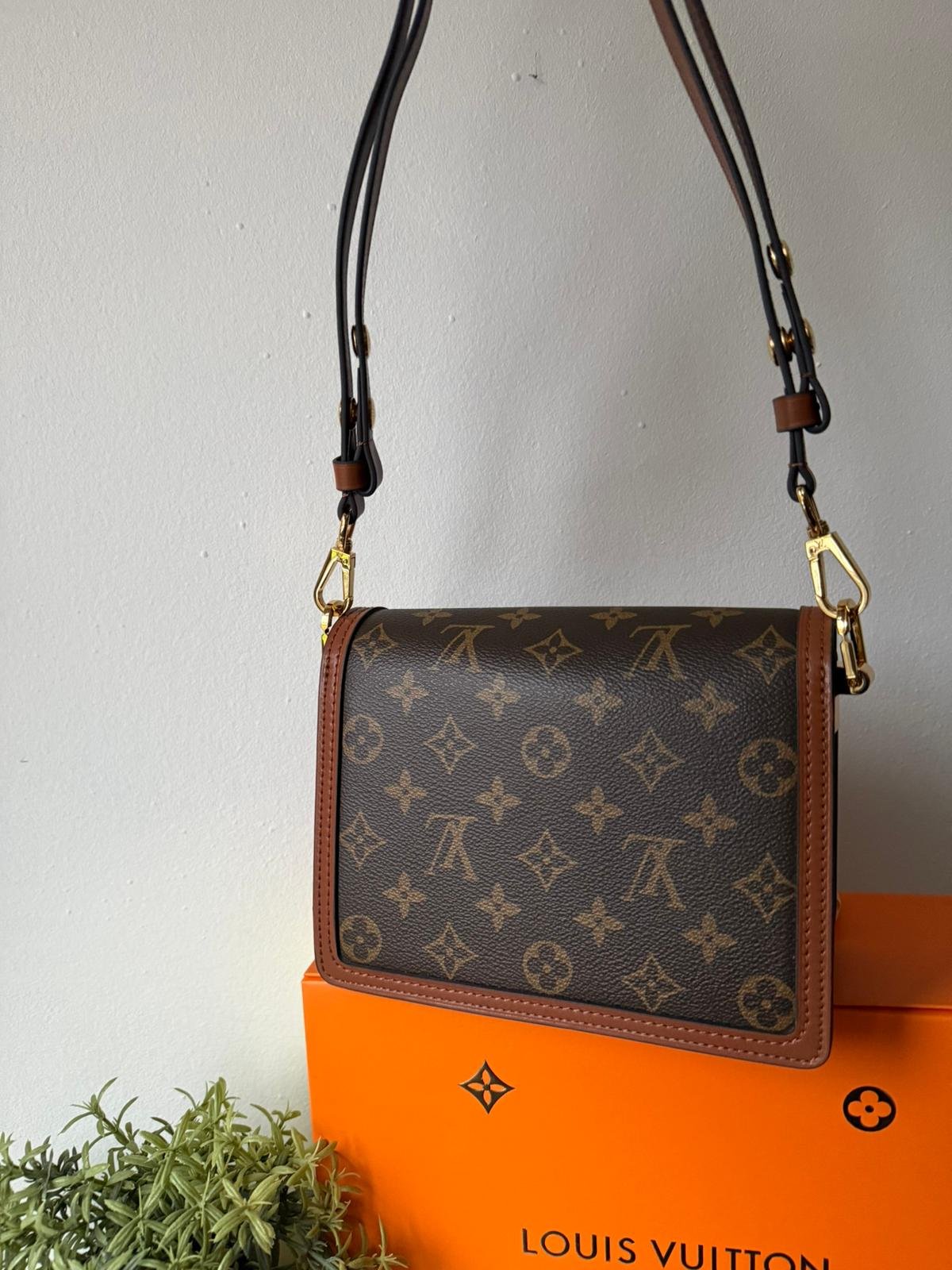 High quality leather Dauphine MM Classic brown Monogram canvas shoulder bag. - Image 2