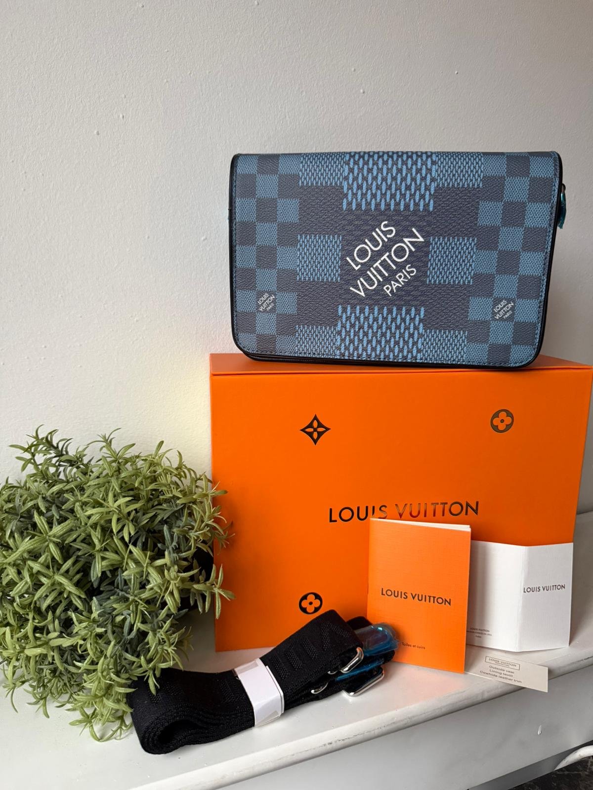 Blue Shoulder And Crossbody Bag in Damier Graphite 3D canvas with checkerboard pattern. - Image 4