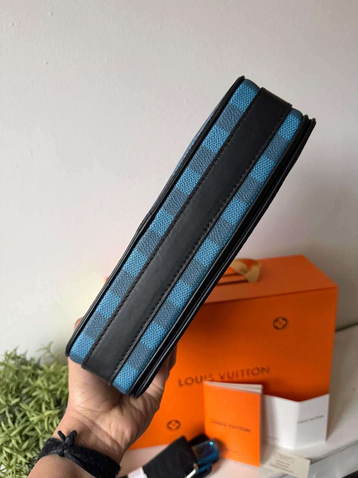 Blue Shoulder And Crossbody Bag in Damier Graphite 3D canvas with checkerboard pattern. - Image 3