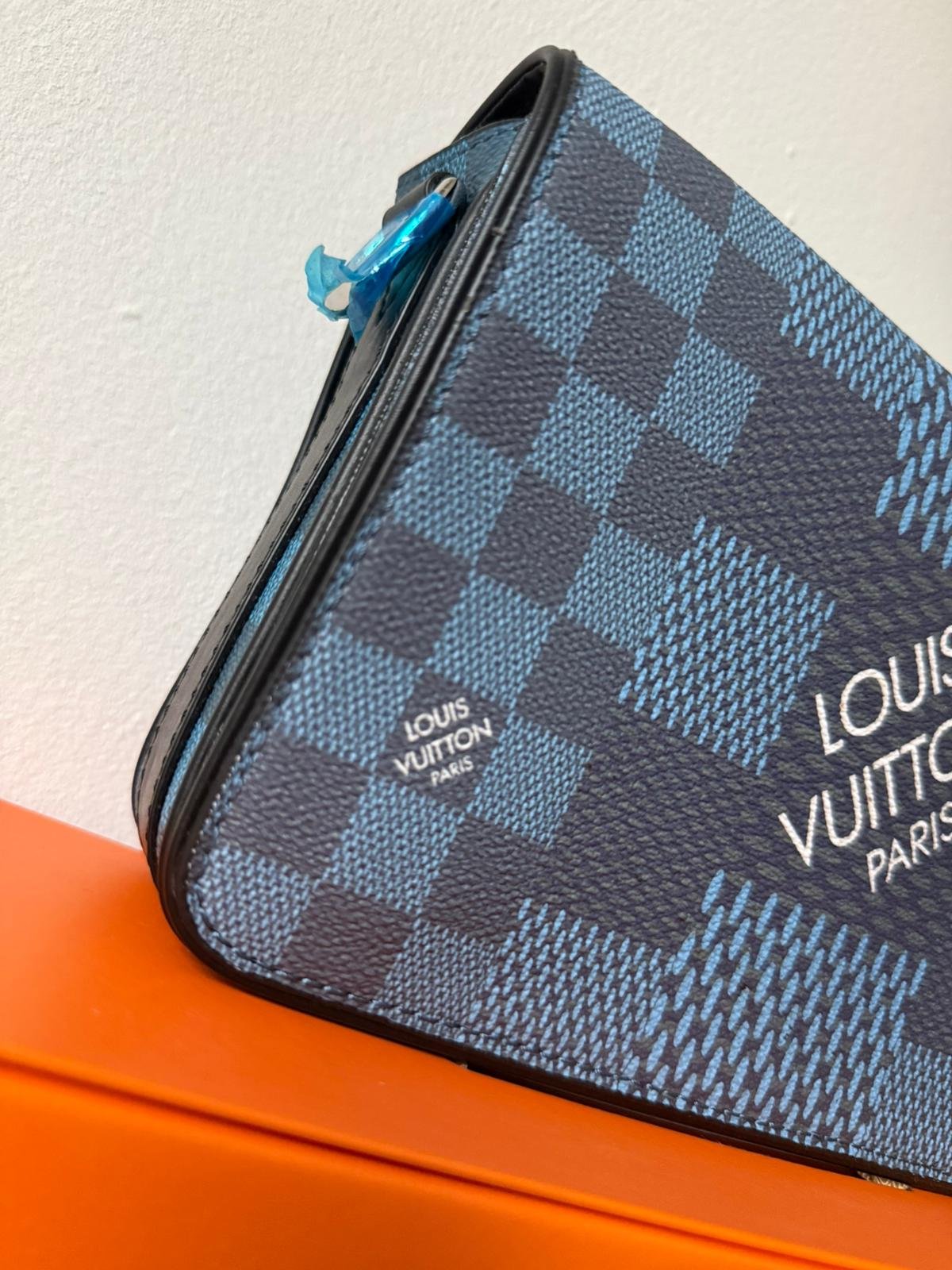 Blue Shoulder And Crossbody Bag in Damier Graphite 3D canvas with checkerboard pattern. - Image 6