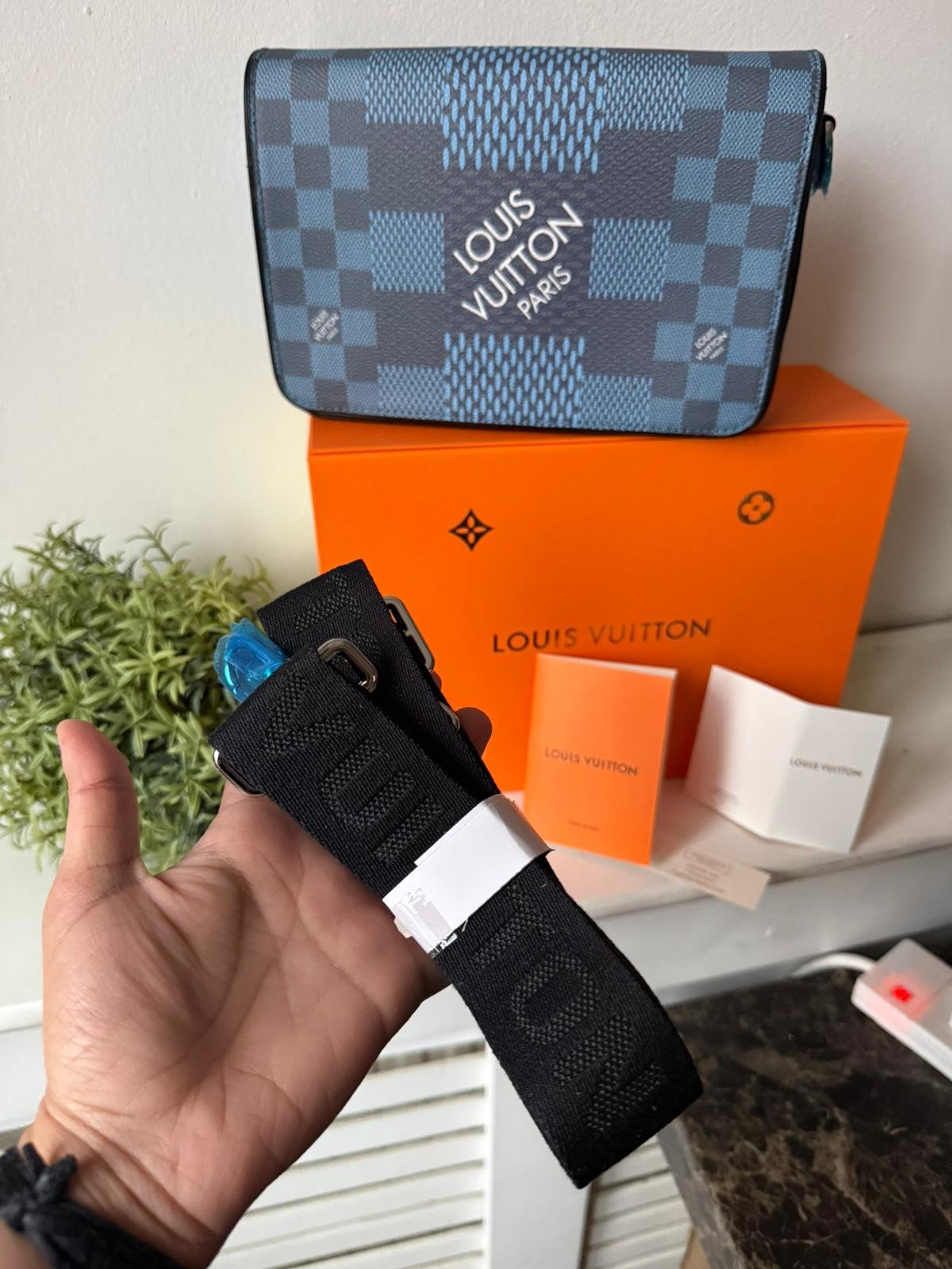 Blue Shoulder And Crossbody Bag in Damier Graphite 3D canvas with checkerboard pattern. - Image 9