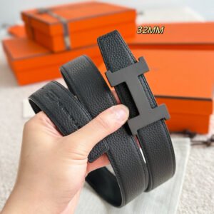 32 mm High quality materials and classic design , Black reversible men’s belt.