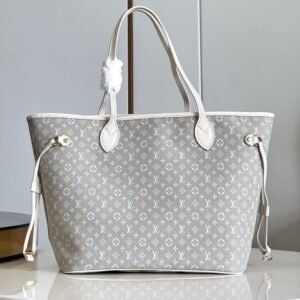White Neverfull GM premium quality cowhide leather Handabg.
