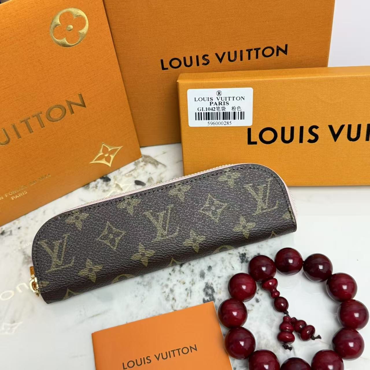 Brown ELIZABETH pencil bag , Iconic design and elegant appearance made of genuine leather. - Image 3