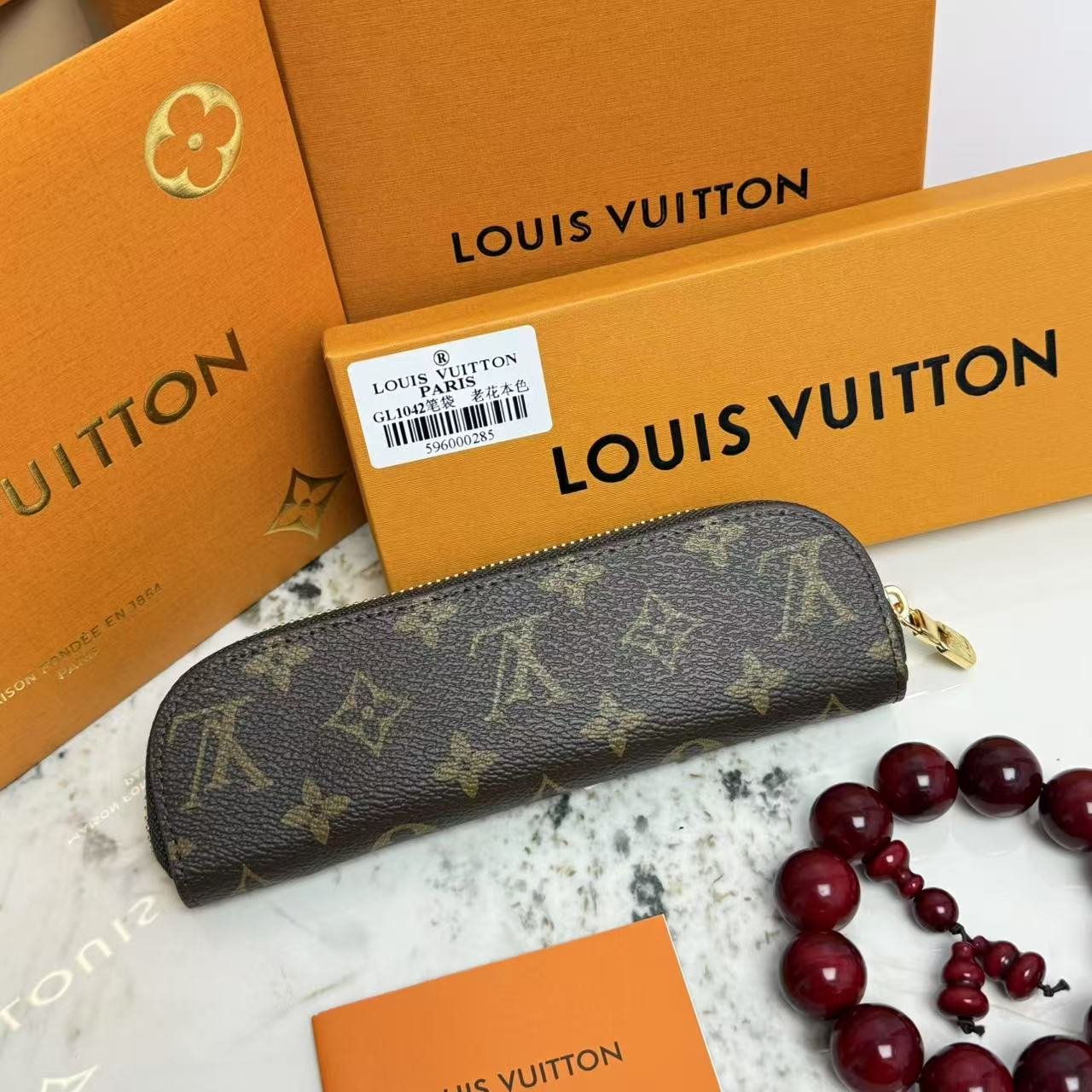 Brown ELIZABETH pencil bag , Iconic design and elegant appearance made of genuine leather. - Image 8