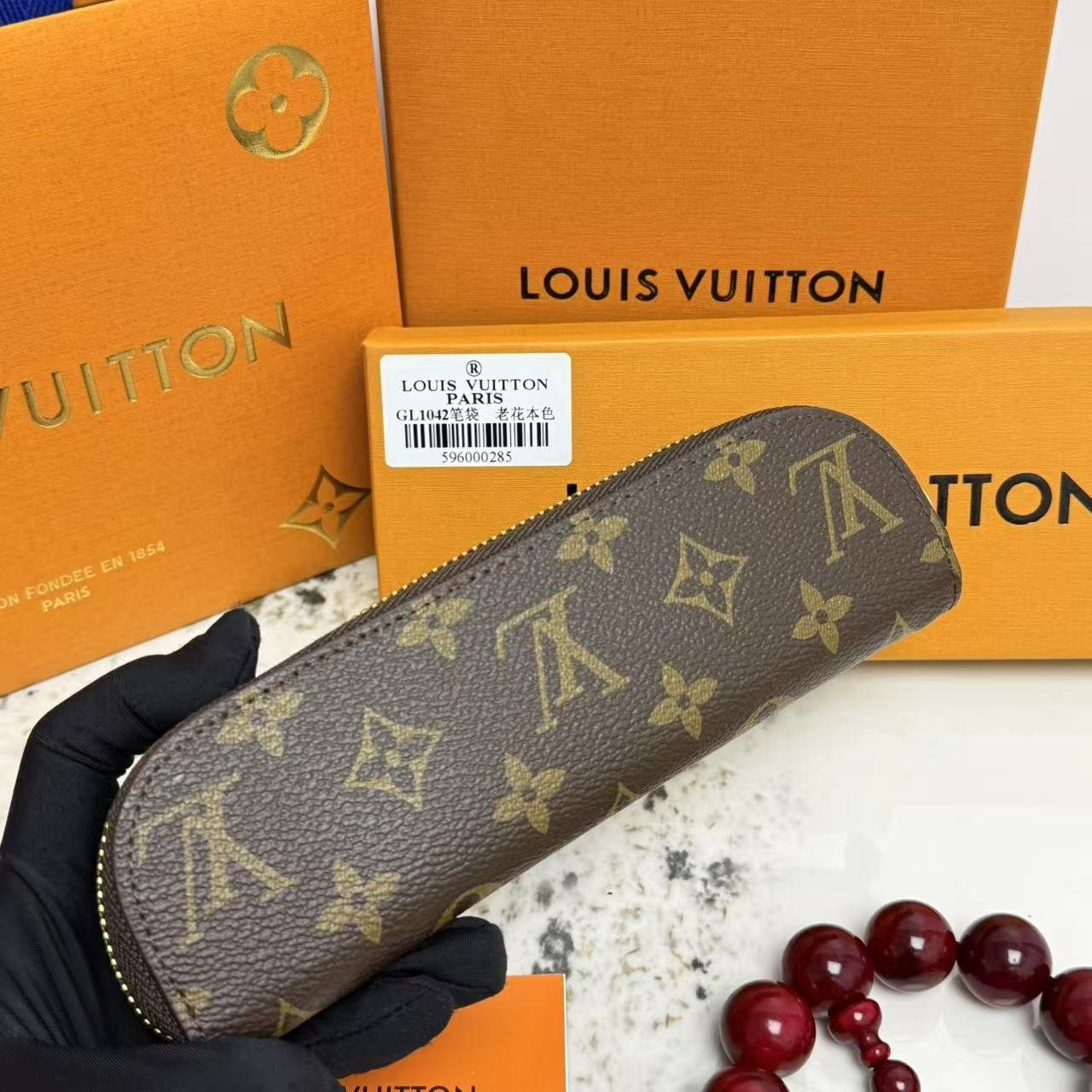 Brown ELIZABETH pencil bag , Iconic design and elegant appearance made of genuine leather. - Image 7