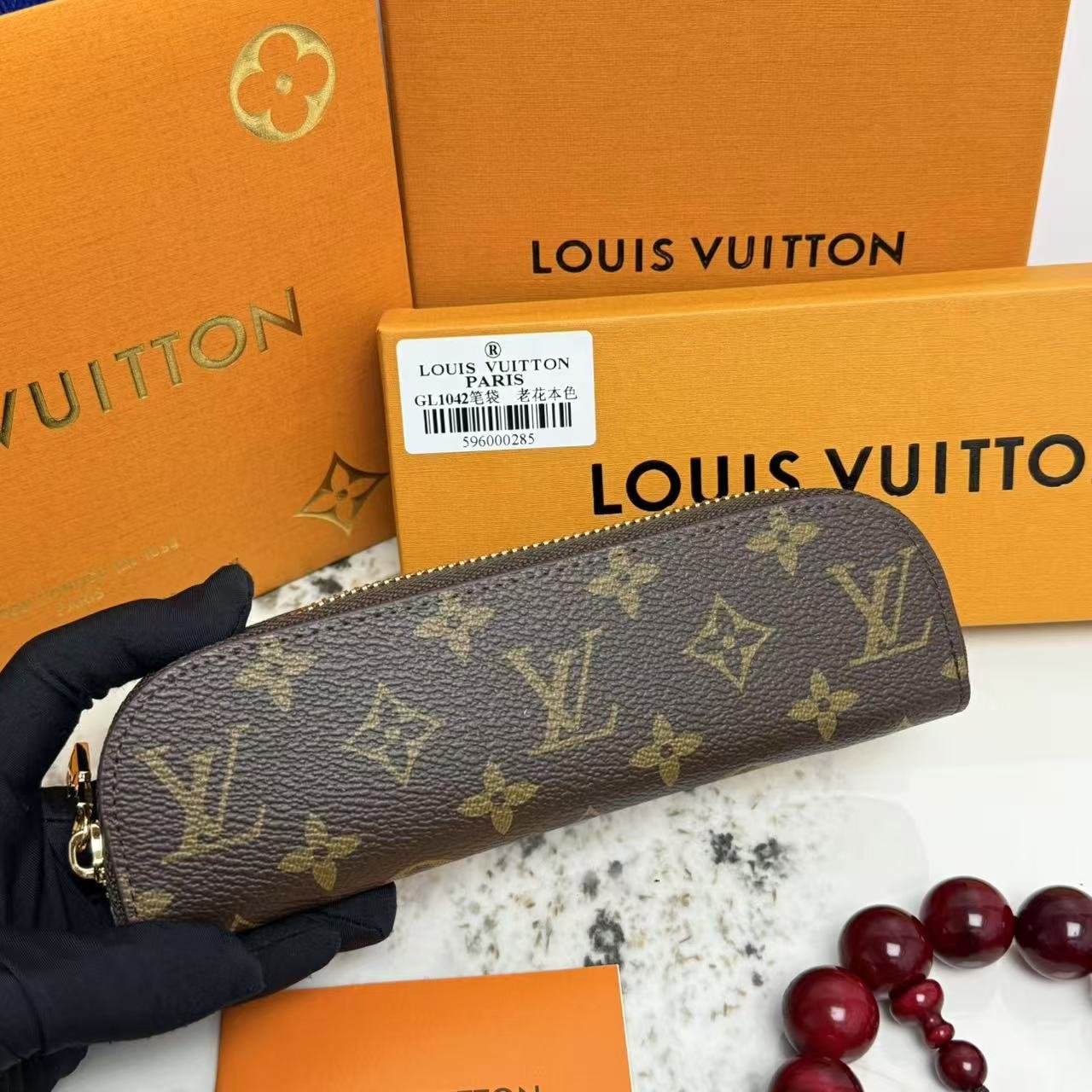 Brown ELIZABETH pencil bag , Iconic design and elegant appearance made of genuine leather. - Image 9