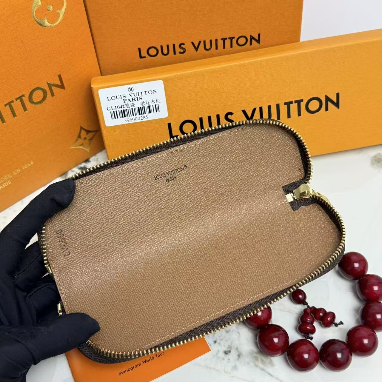 Brown ELIZABETH pencil bag , Iconic design and elegant appearance made of genuine leather. - Image 2