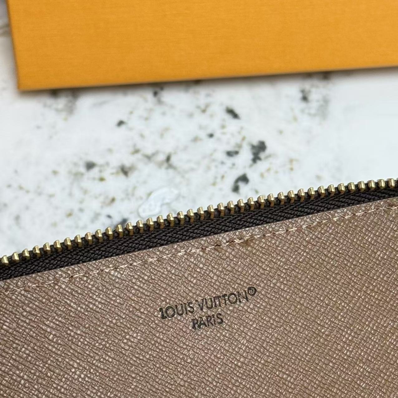 Brown ELIZABETH pencil bag , Iconic design and elegant appearance made of genuine leather. - Image 5