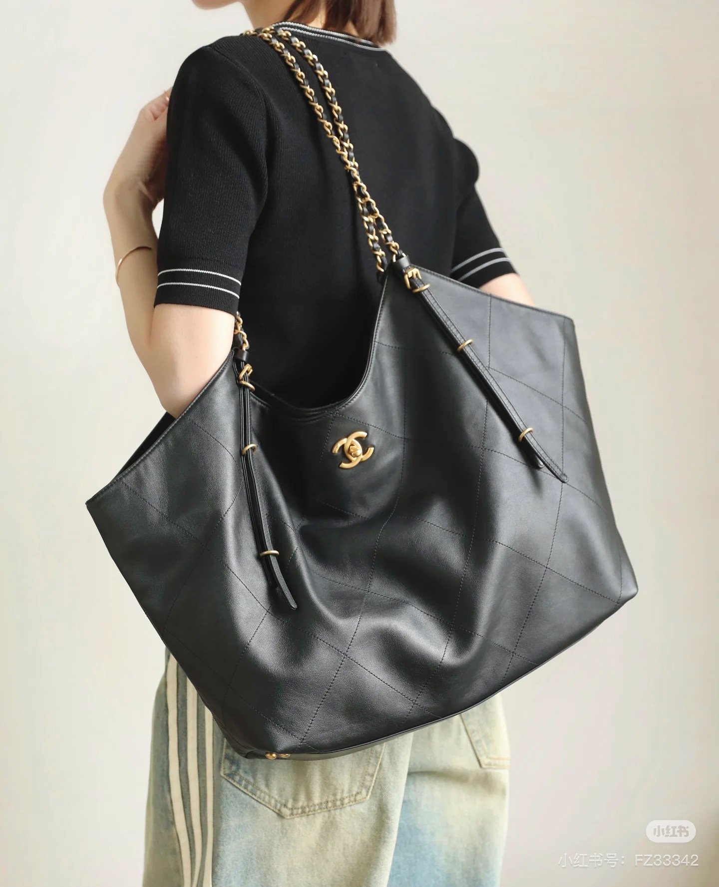 25S Soft and high-grade cowhide Ultra large capacity Maxi Tote bag. - Image 4