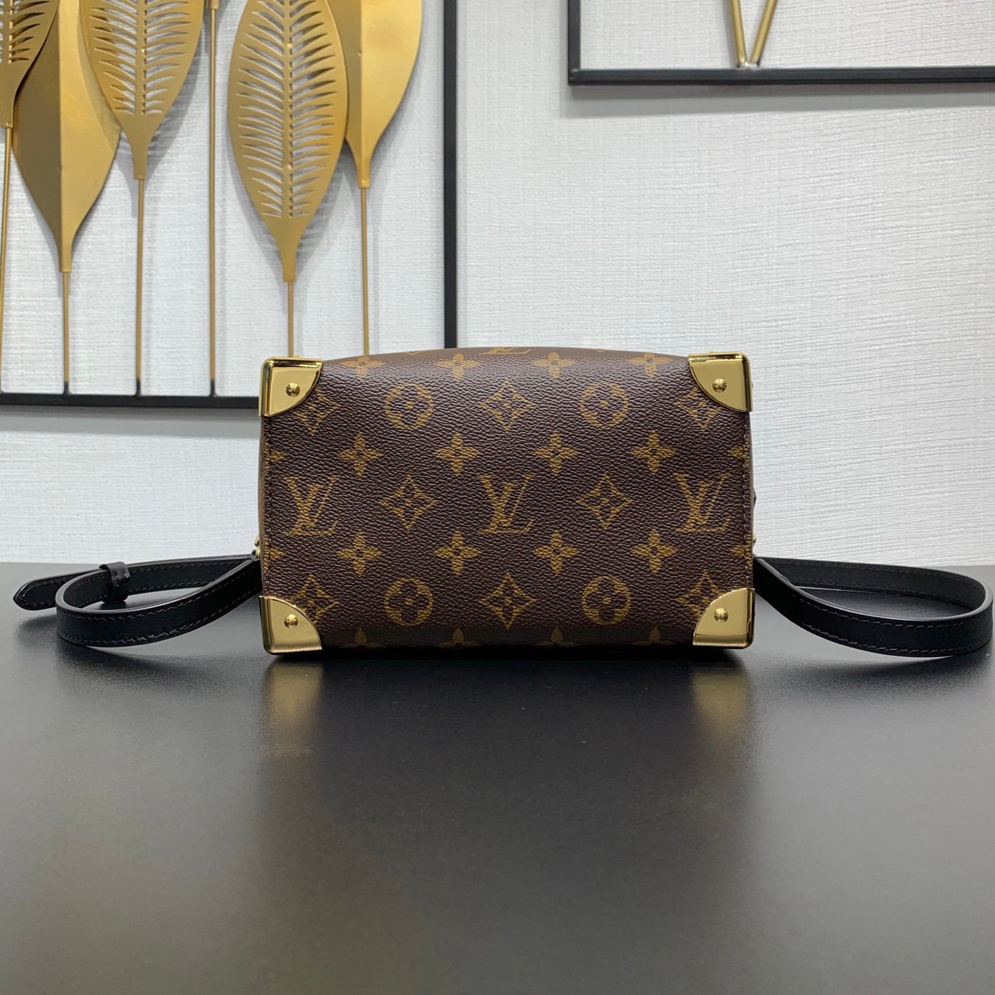 Speedy trunk handbag Monogram Canvas with Monogram Reverse trim. - Image 4